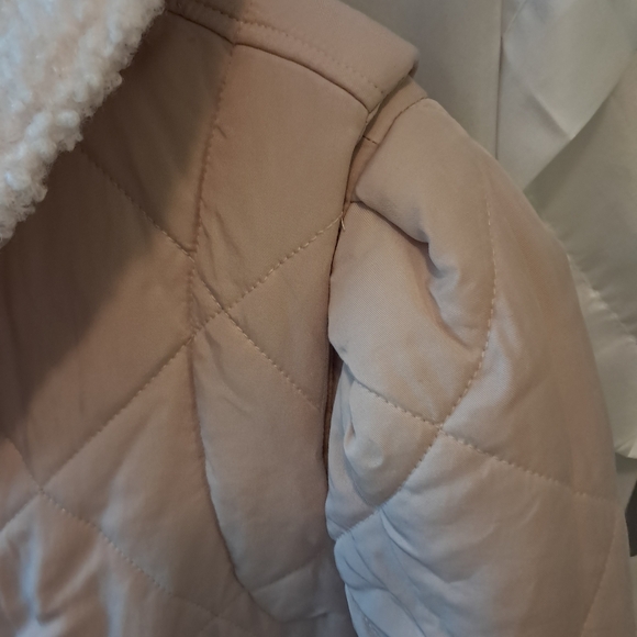 Blank NYC Women's Quilted Jacket Sherpa Collar Medium Beige EUC!! - Picture 5 of 8